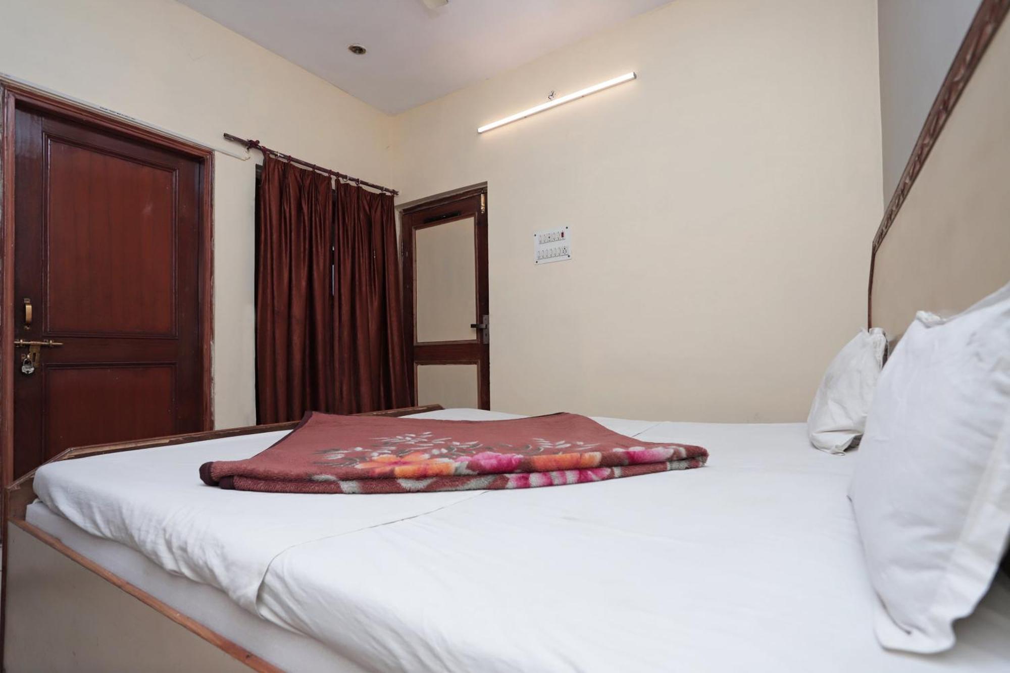 Narayani Guest House By Grb Kankhal Екстериор снимка